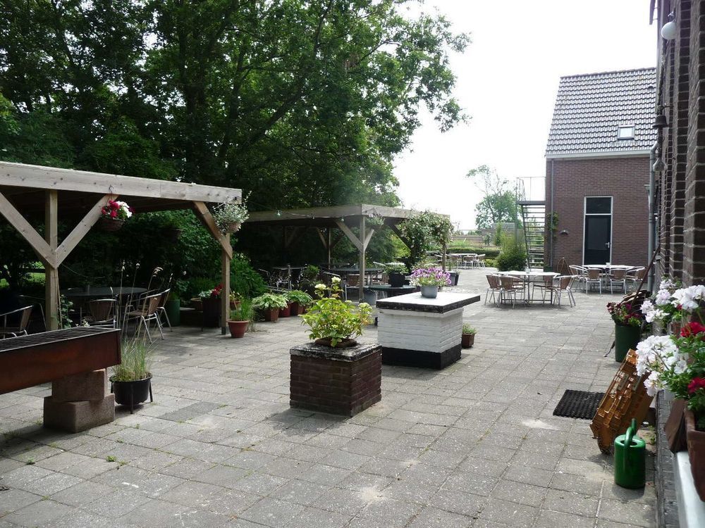 Eilandhotel Texel De Cocksdorp  Exterior foto The patio at the station